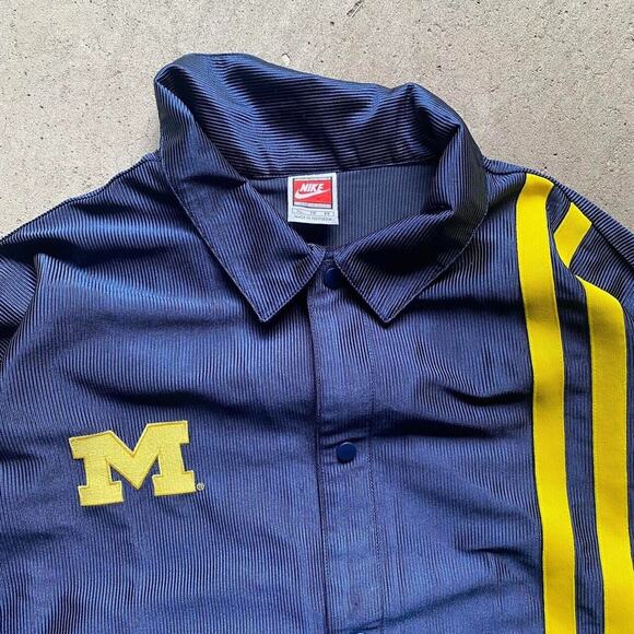 90s-00s Men's Nike Michigan University snap on collared longsleeve. Size XL - Picture 2 of 3